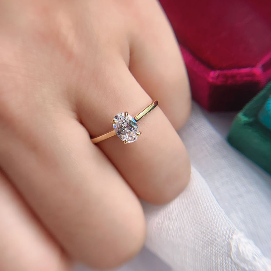 Lumière Ovale Moissanite Solitaire Ring – side profile detail