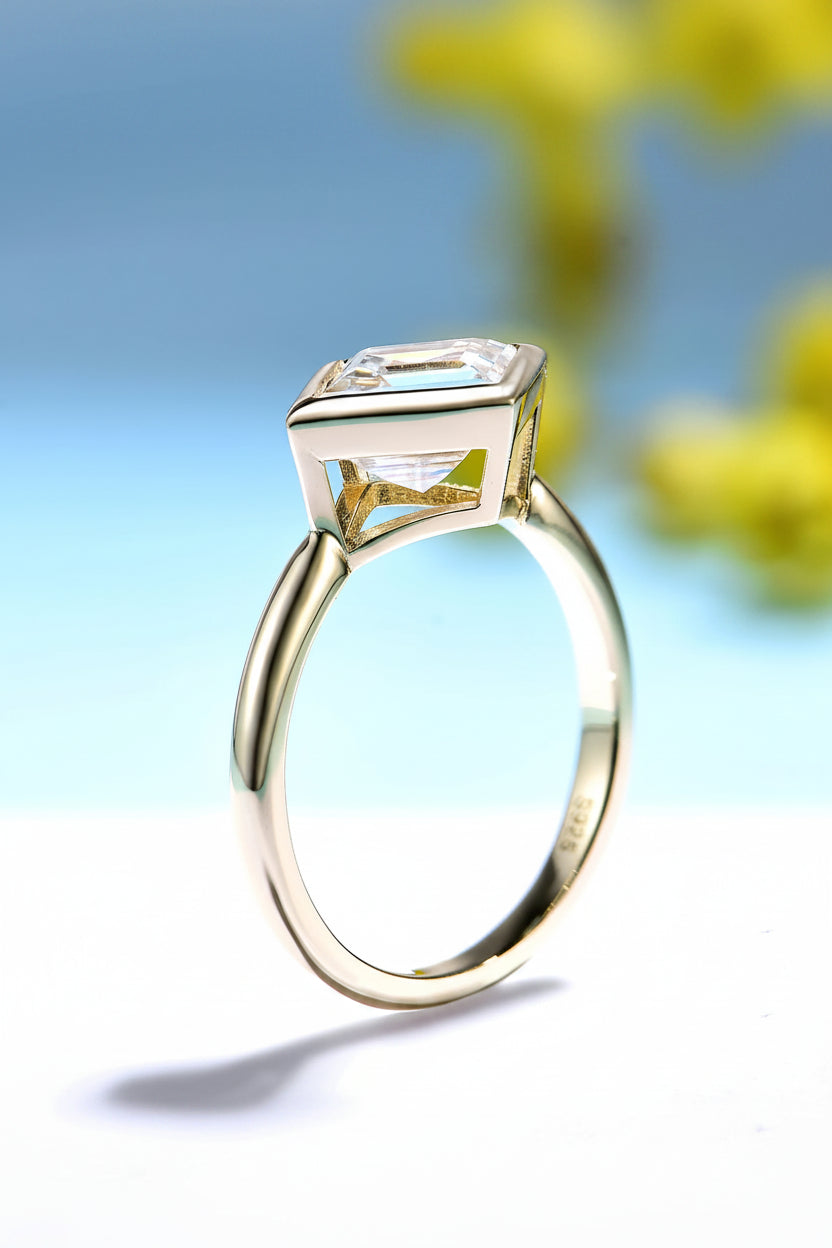 Éclat Rhombus Moissanite Ring – yellow gold option