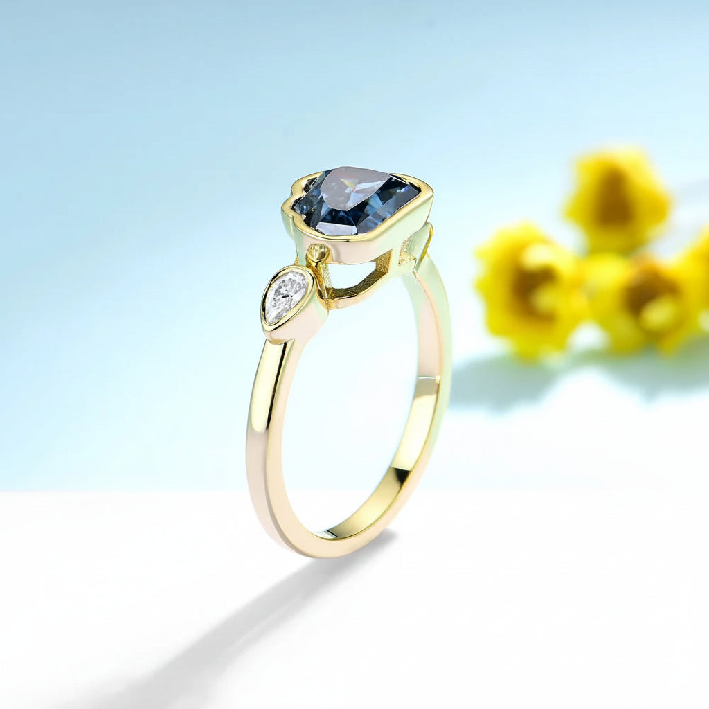 Nuage Bleu Cloudy Moissanite Ring – white gold setting close-up