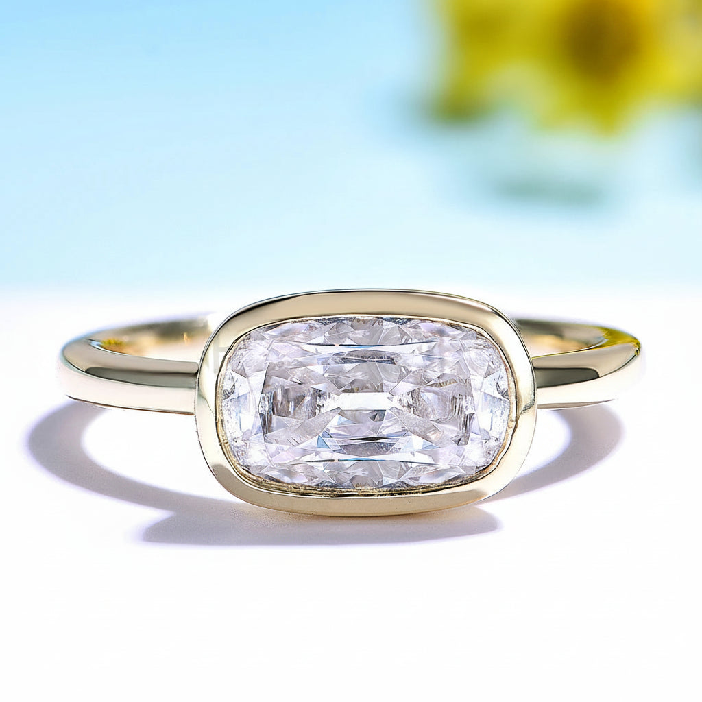Cercle OMC Cut Moissanite Ring – yellow gold option