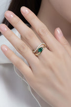 Verdure Émeraude Moissanite Ring – close-up of emerald colour
