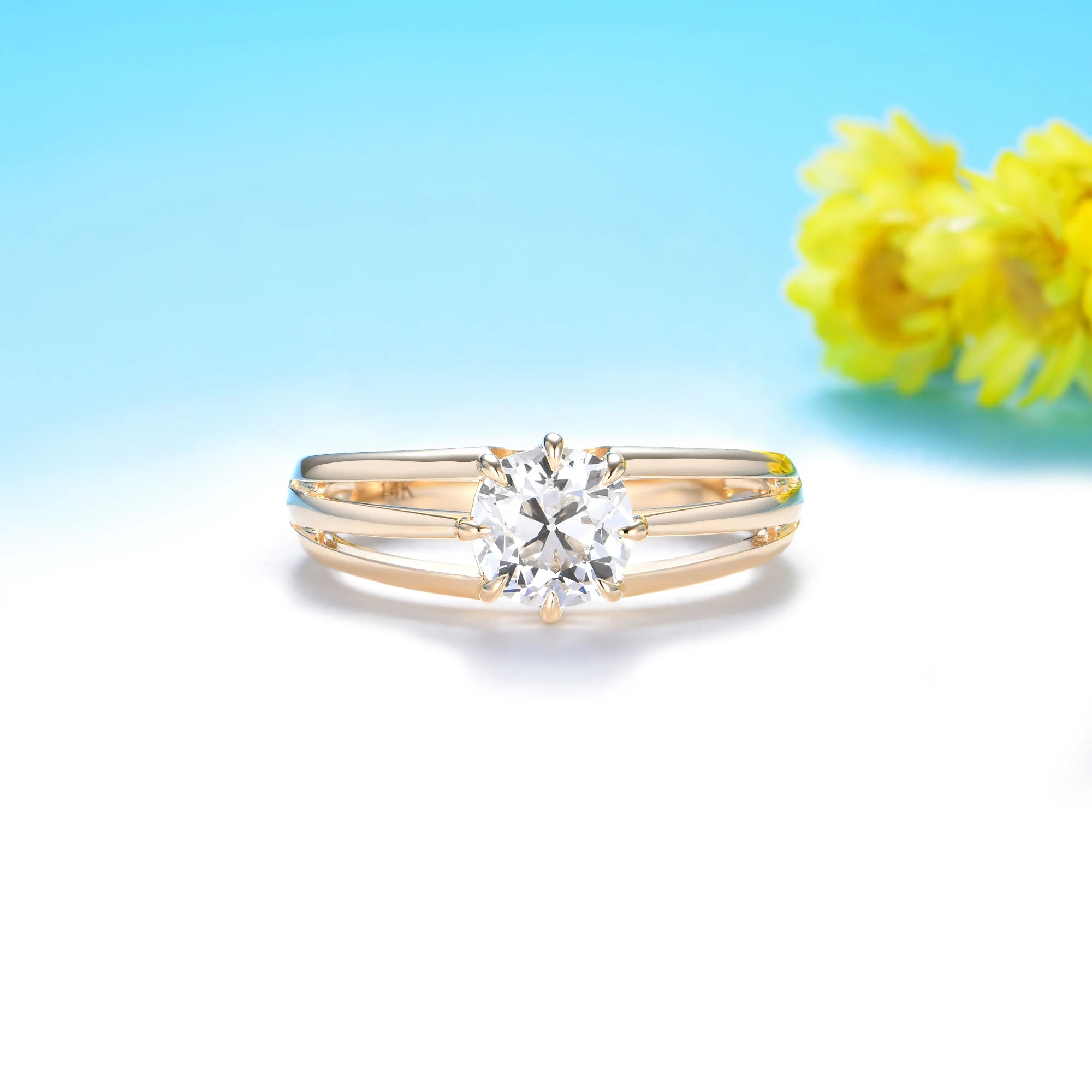 Coussin Classique 1CT Moissanite Ring – worn on hand