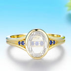 Velours Portrait Moissanite Sapphire Ring – close-up of sapphire and moissanite