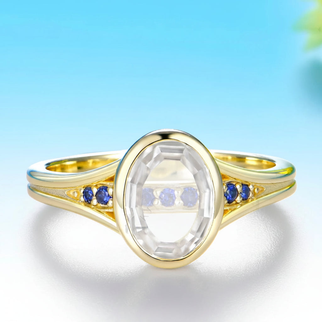Velours Portrait Moissanite Sapphire Ring – close-up of sapphire and moissanite