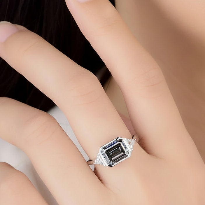 Brume Grise Moissanite Emerald Ring – close-up of grey moissanite