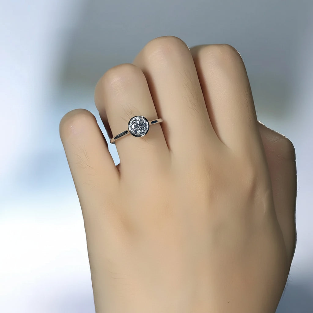 Clarté Bezel Moissanite Ring