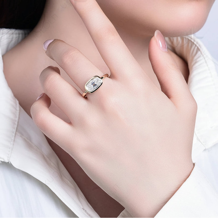 Cercle OMC Cut Moissanite Ring – candlelight fire close-up