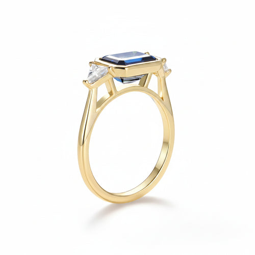 Brume Grise Moissanite Emerald Ring – top view of grey stone