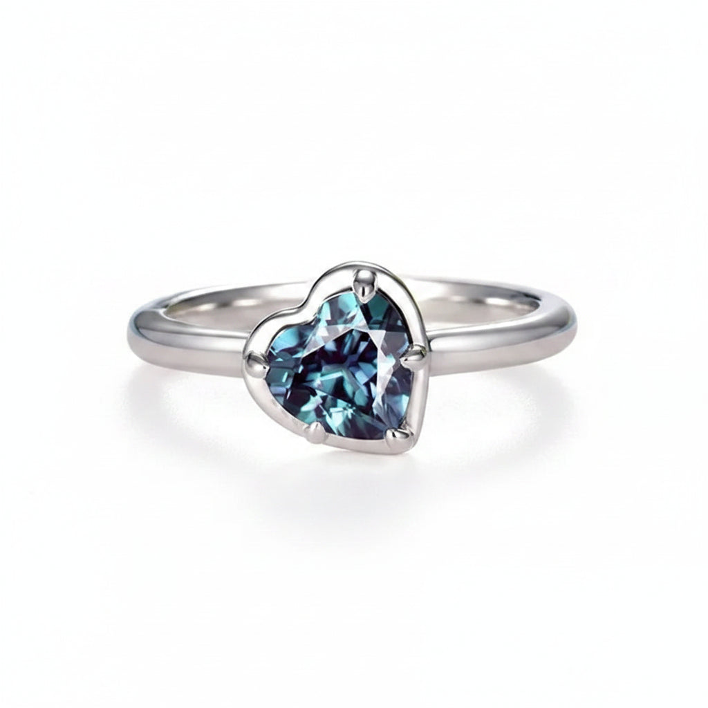Cœur Alexandrite Heart Ring – colour-changing alexandrite heart cut in solid gold by Lunara