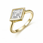 Éclat Rhombus Moissanite Ring – top view of rhombus geometric stone