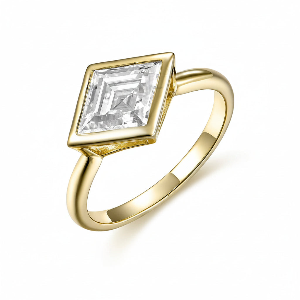 Éclat Rhombus Moissanite Ring – top view of rhombus geometric stone
