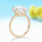 Ovale OMC Champagne Grande Ring – worn on hand