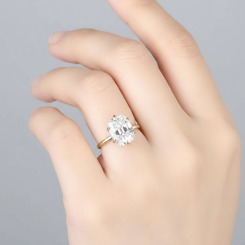 Ovale OMC Champagne Grande Ring – white gold option