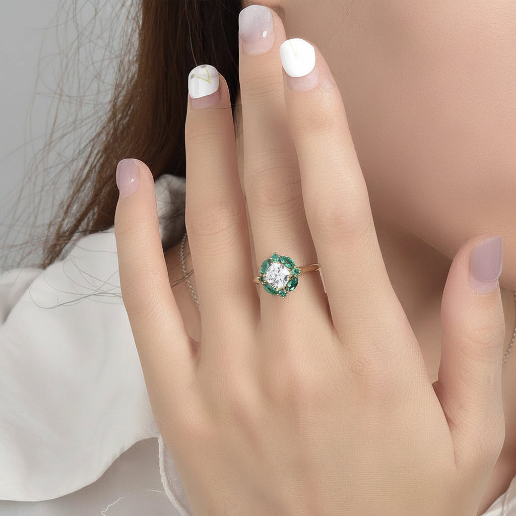 Jardin Émeraude Moissanite Ring – close-up of emerald colour