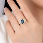 Émeraude Alexandrite Emerald Cut Ring – worn on hand