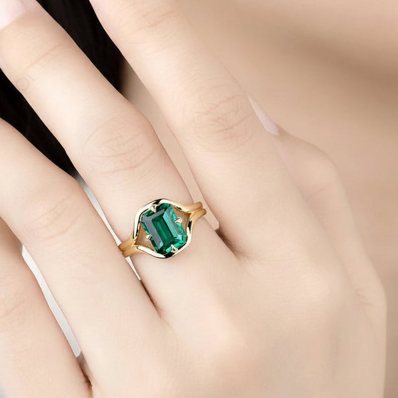 Grande Émeraude 3CT Pear Emerald Ring