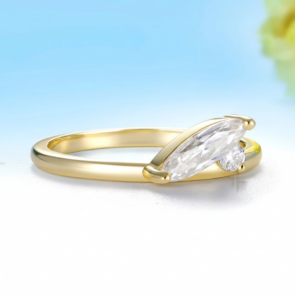 Coussin Oval Moissanite Ring – white gold setting