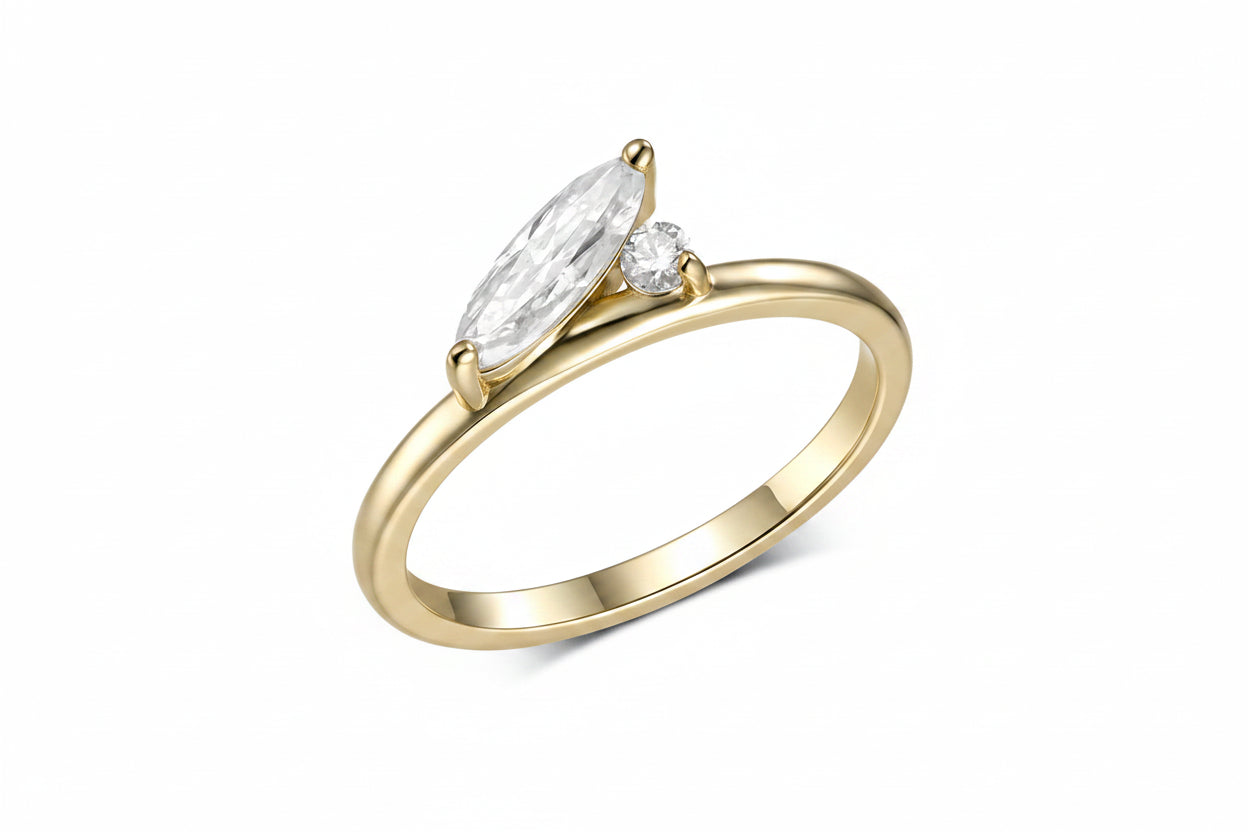 Coussin Oval Moissanite Ring – top view of cushion oval stone