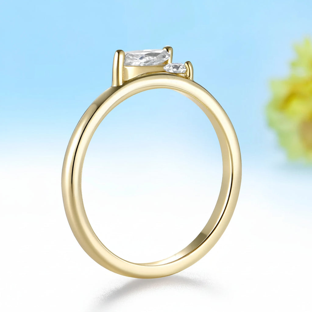 Coussin Oval Moissanite Ring – worn on hand