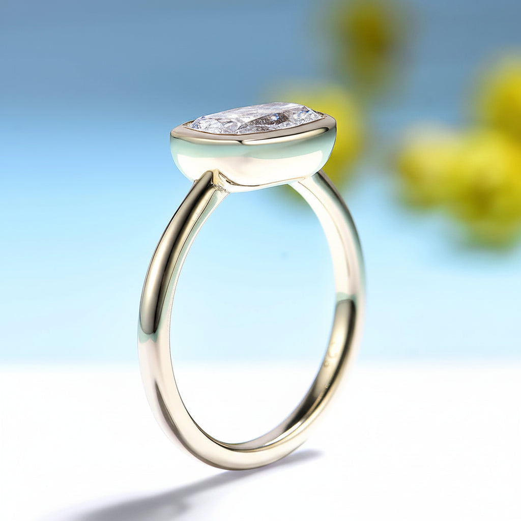 Cercle OMC Cut Moissanite Ring – worn on hand